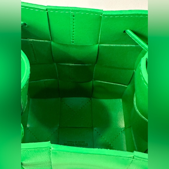 <SOLD> Bottega Veneta Small Green Cassette Bucket Bag - Picture 7 of 9